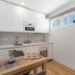 A T Apartman *