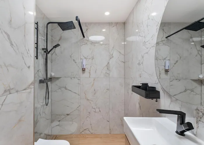 Διαμέρισμα A T *